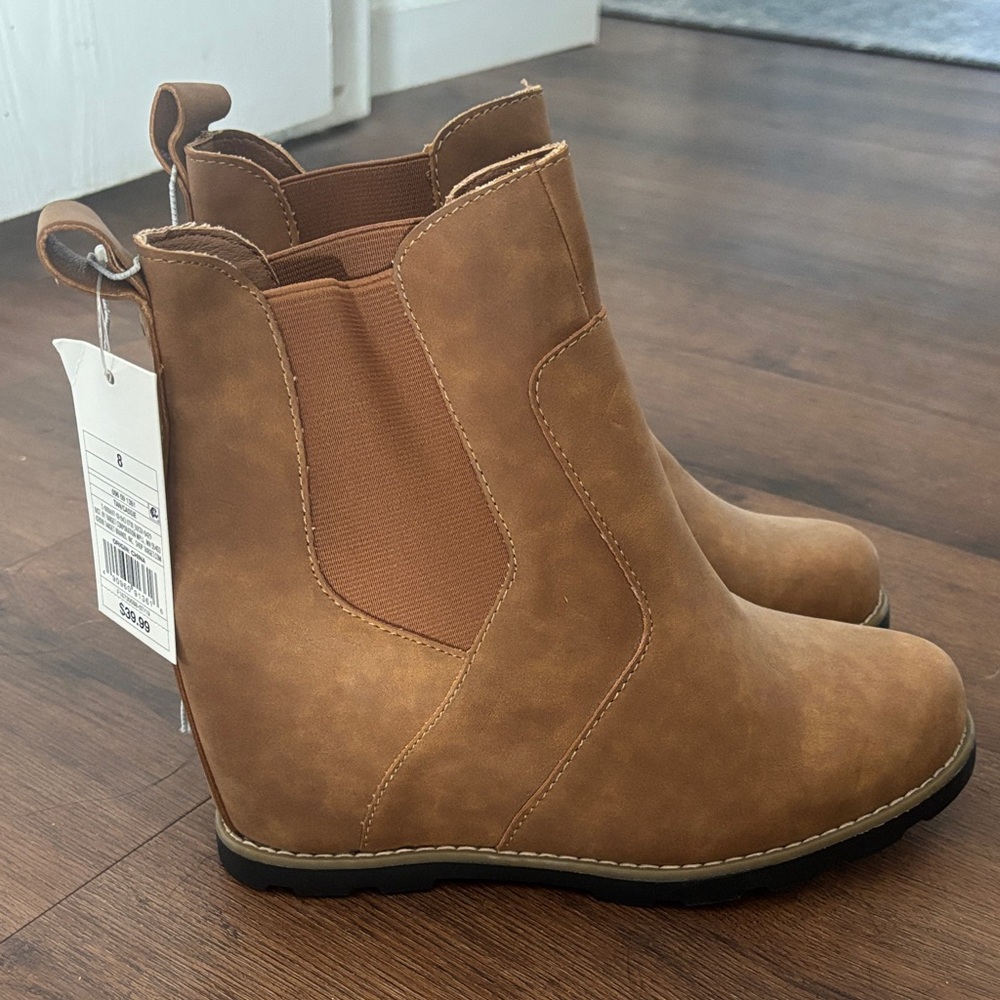 Universal Thread Tan Boots
